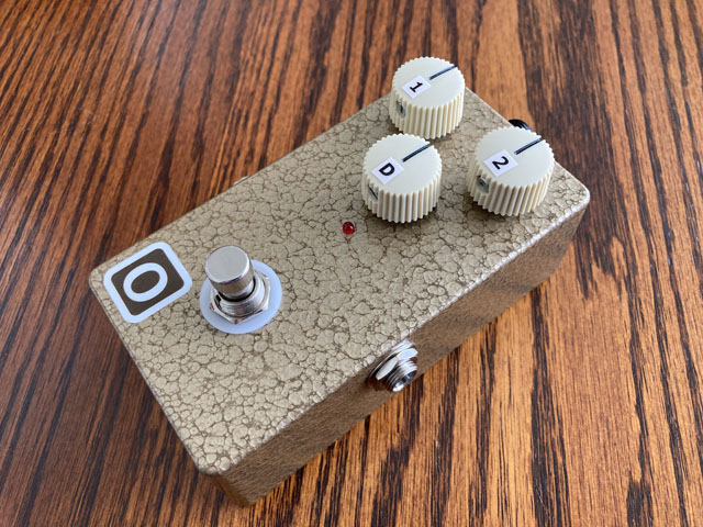 BOSS OC-2: The beautifully finished gold octaver